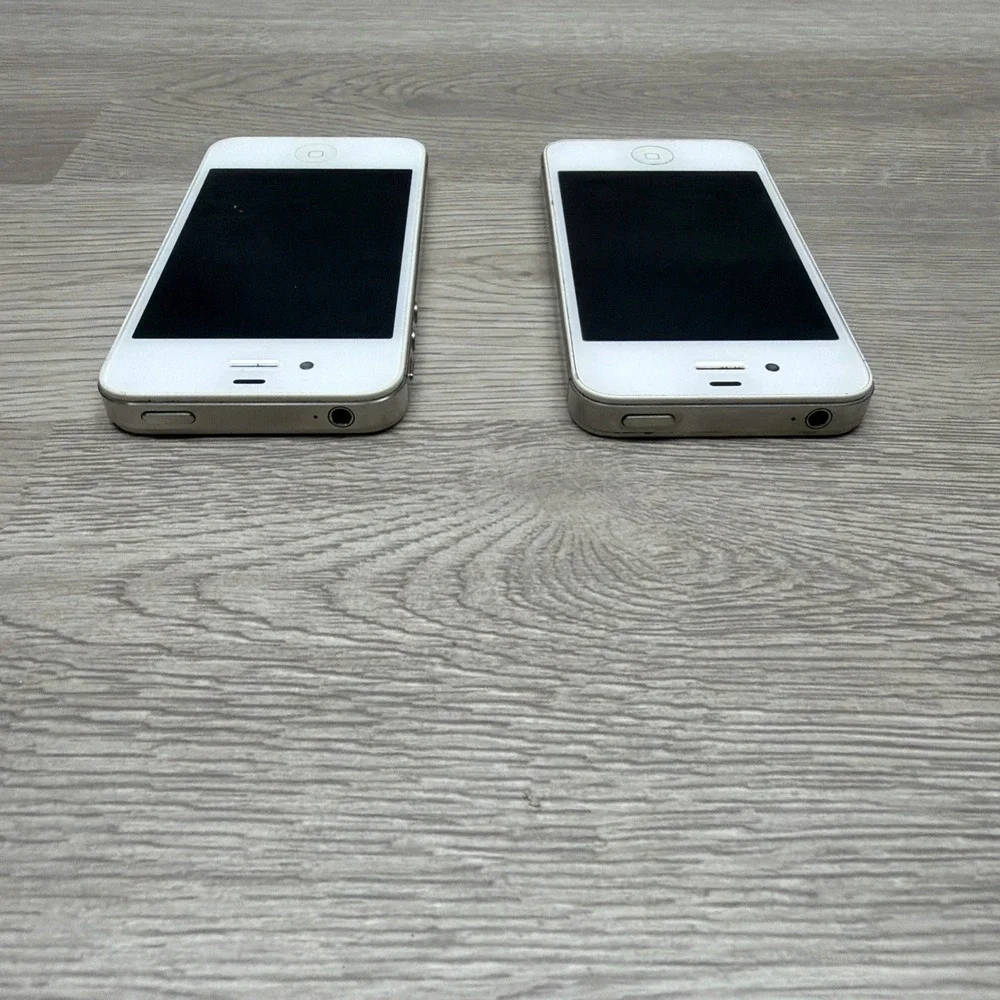 Apple iPhone‎ 4S Model A1387 White Untested FOR PARTS OR REPAIR Lot Of Two